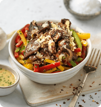 Philly Cheese Bowl mit Plant-Based Beef Chunks