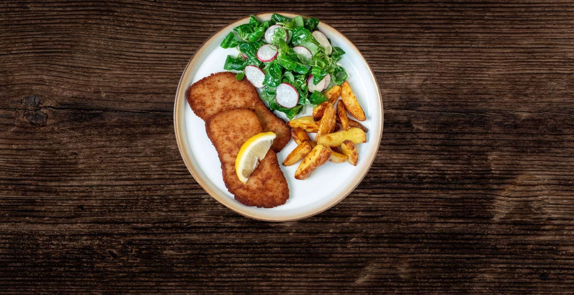 Nüsslisalat mit Kartoffelecken und Schnitzel